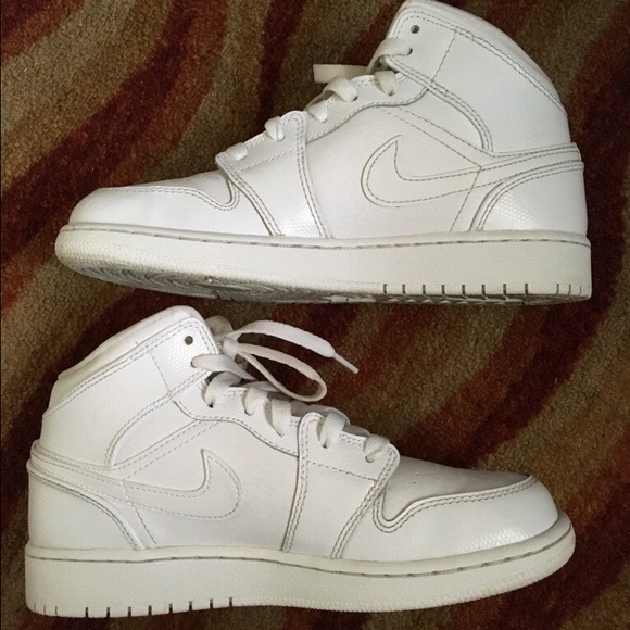 5Y Nike Jordan 1s - Picture 3 of 3