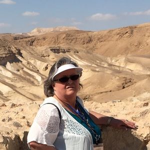 Meet your Posher, Debbie