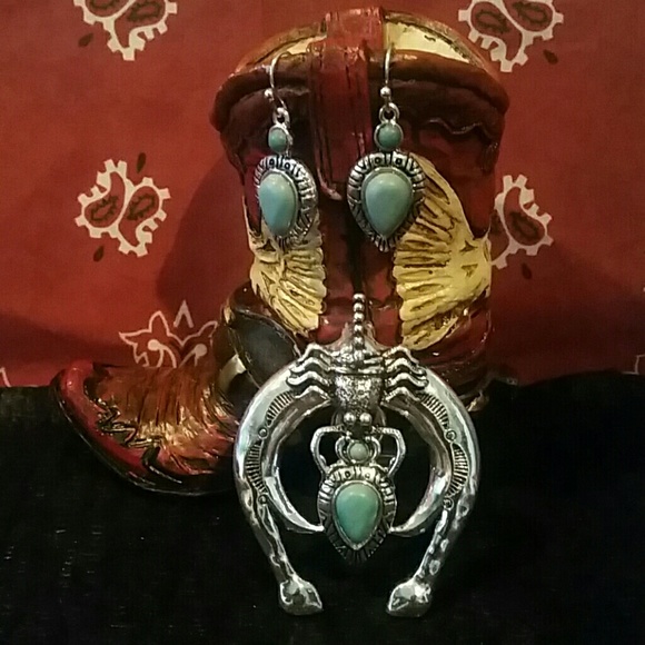 Silvertone Turquoise Scorpion Pendant Set - Picture 1 of 3