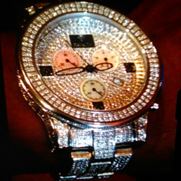 CUSTOM DIAMOND RAYALTY WATCH(wristwear.pro)