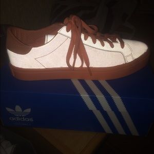 adidas court vantage