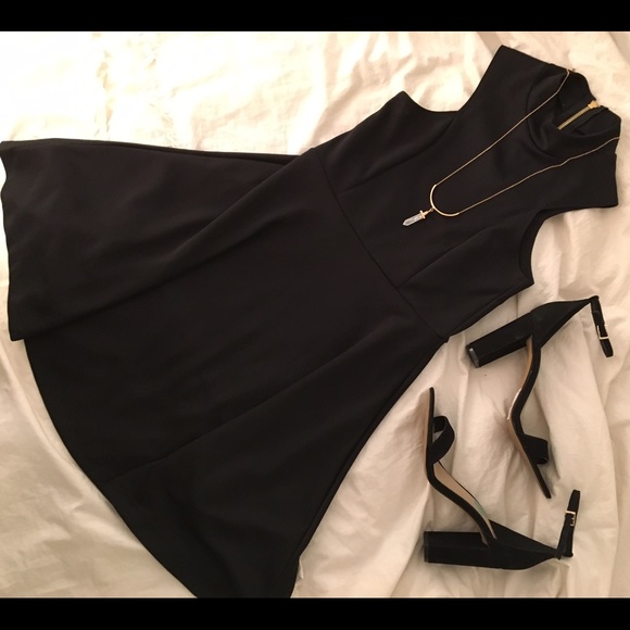 🌿 Black High Neck Dress