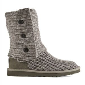 💯 AUTH UGG BOOTS (cardy)