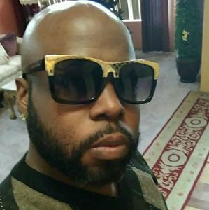 Meet your Posher, Derick