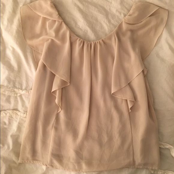 Cream Draping Ruffle Top 🎀 - Picture 2 of 2