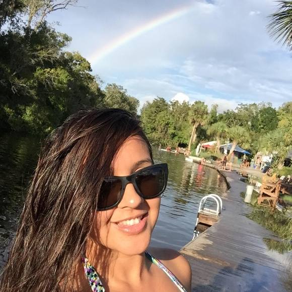 Meet your Posher, Yessi