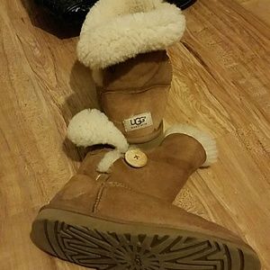 Ugg short boots size 7