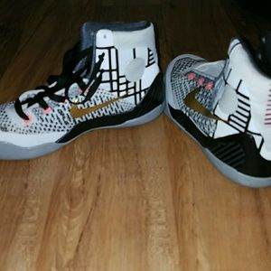 Nike kyrie tennis shoes