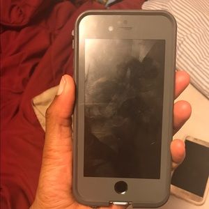 Life proof case for IPhone 6