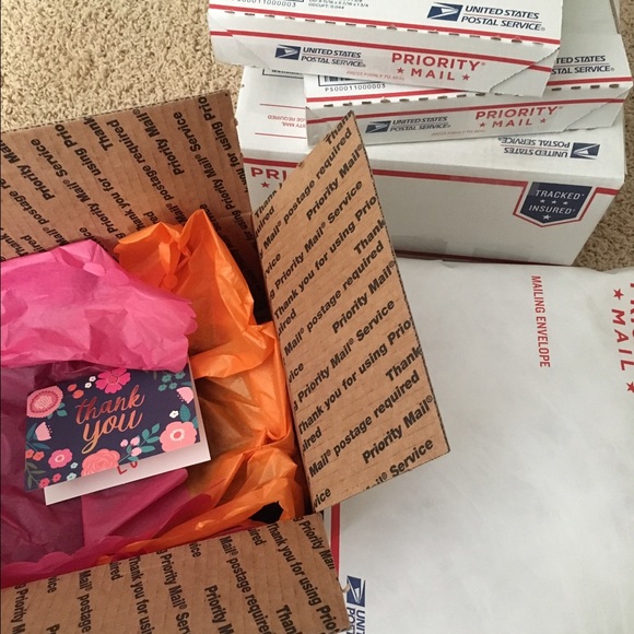 Lo's Closet ✨ - Picture 3 of 3