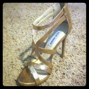 NEVER WORN Steve Madden Gold Strappy Pumps