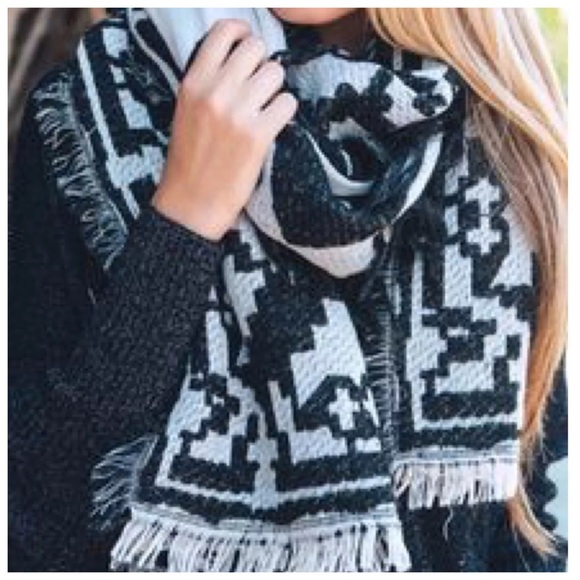 Large Geometric Scarf - Picture 2 of 4