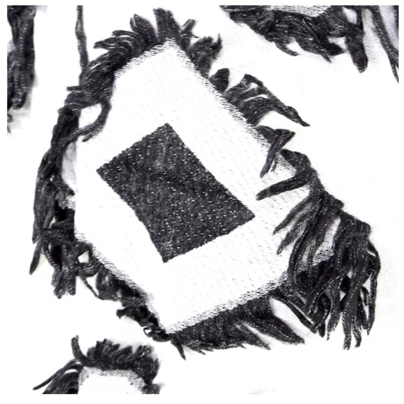 Large Geometric Scarf - Picture 4 of 4