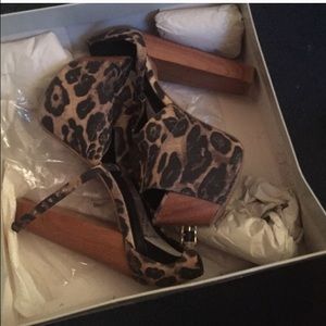 JESSICA SIMPSON PLATFORM SHOES