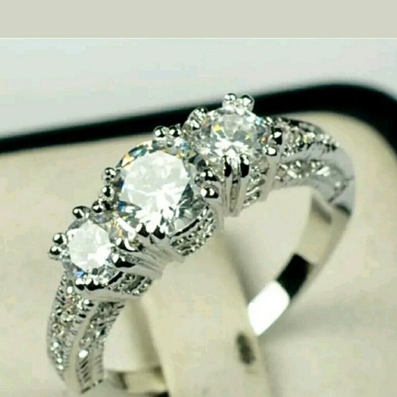 White Gold plated Ring Si Sapphire rhinestone 10K