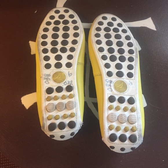 Sperry top-sider yellow boat slippers. - Picture 3 of 4