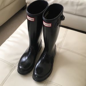 Black Hunter Boots - 5 kids, 7 womens