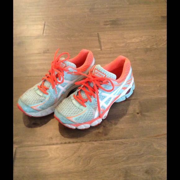 Asides Gel running shoes