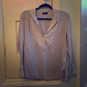 Gap grey and white blouse