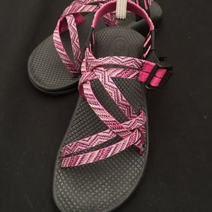 NWOT Girls Chaco Sandals