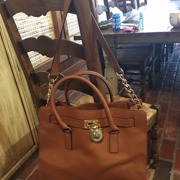 Authentic Michael Kors Purse. - Picture 2 of 4