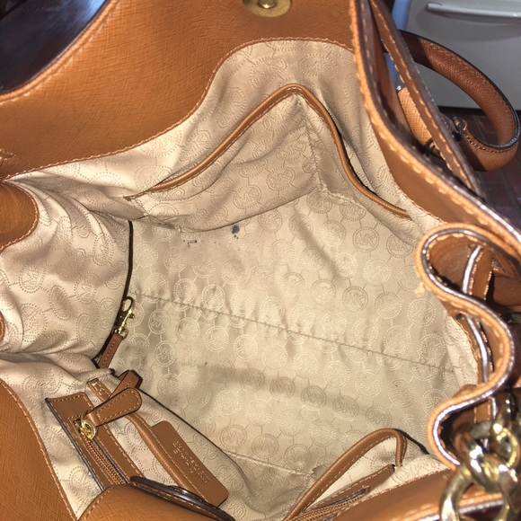 Authentic Michael Kors Purse. - Picture 3 of 4