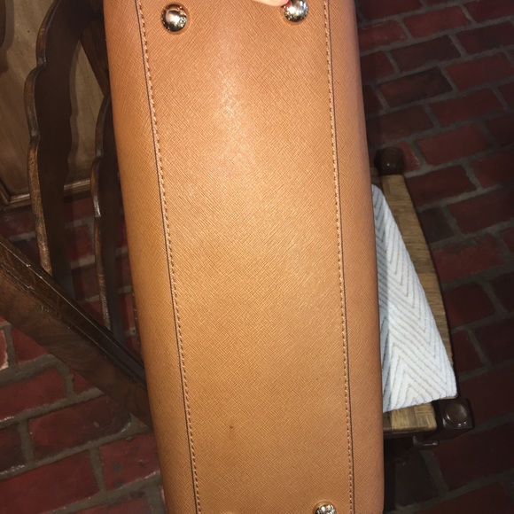 Authentic Michael Kors Purse. - Picture 4 of 4