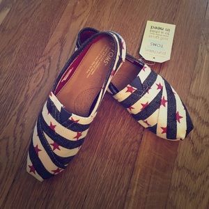 'Murrican flag TOMS size 7