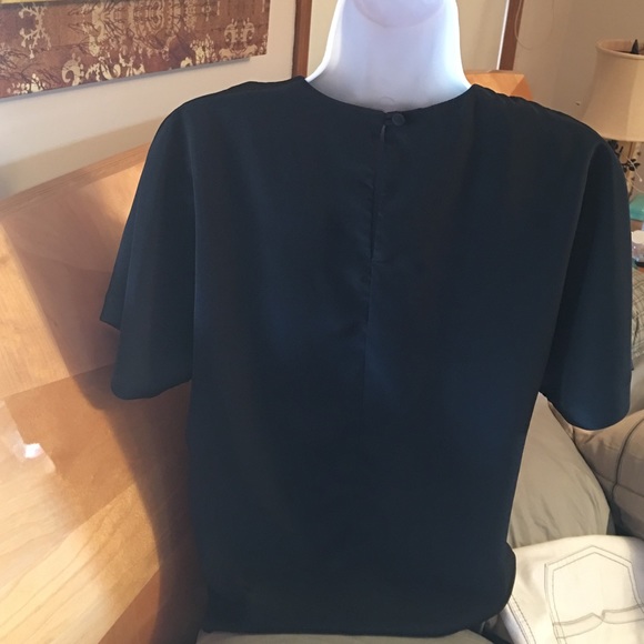 Simple Shirt - Picture 2 of 3