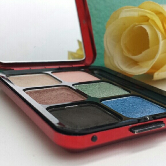 MAC cosmetics eyeshadow compact