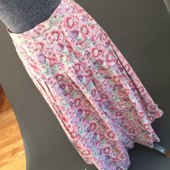 ⭐️⭐️Laura Ashley pleated skirt⭐️⭐️
