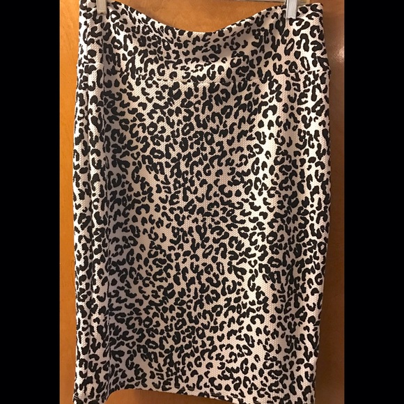 LulaRoe White Leopard Cassie - Large