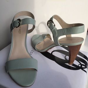 Nine West leather green Mary Beth heels with box