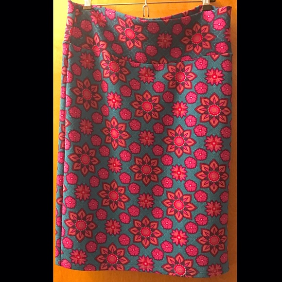 LulaRoe Cassie skirt - large