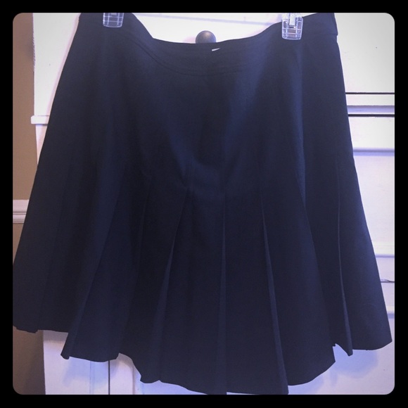 Pleated skirt. High waisted