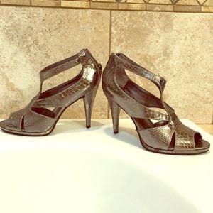 Nine West metallic pumps! Never worn. Size 5