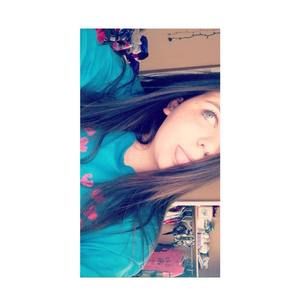 Meet your Posher, Chloe