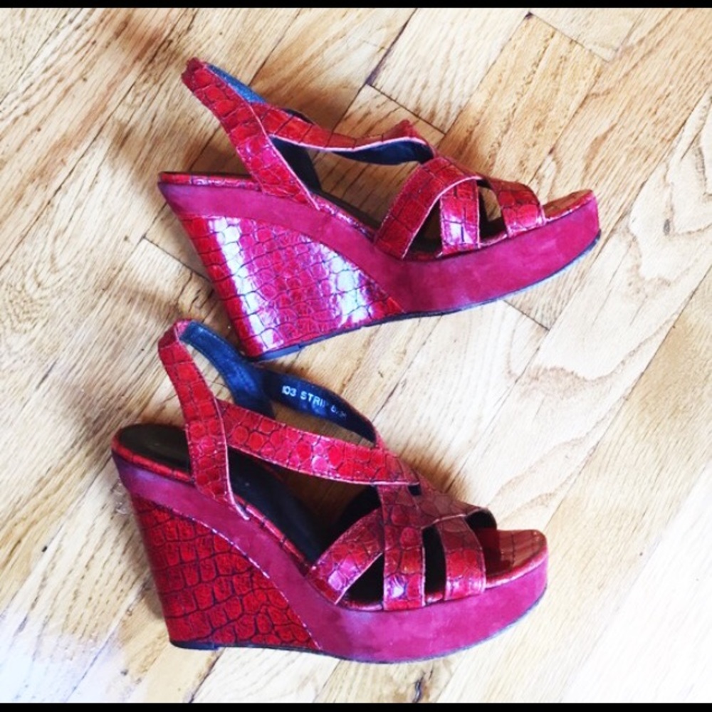 Donald J Pliner Couture 8.5 red leather wedges.