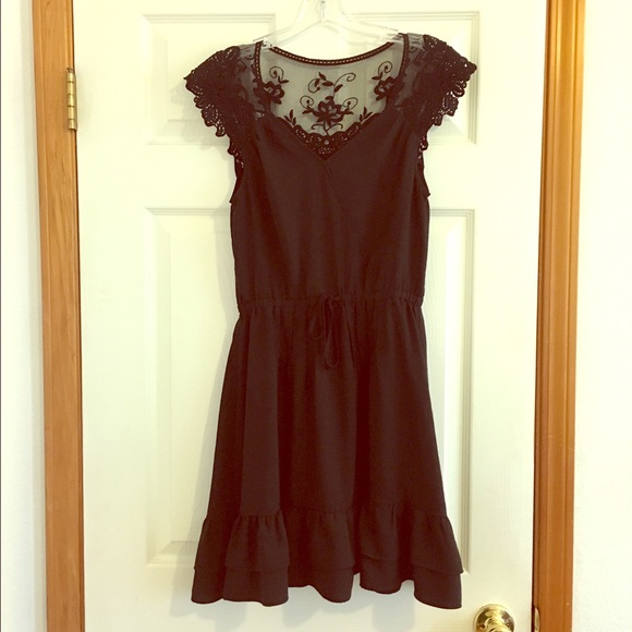 Elle black sinch waist dress