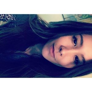 Meet your Posher, Lara