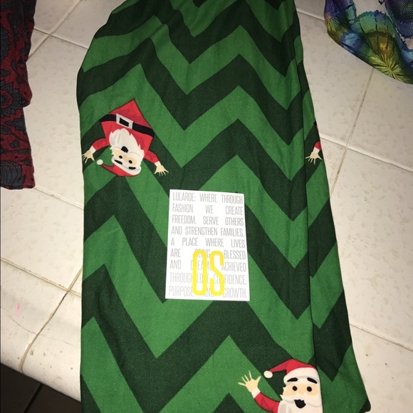 Lularoe os chevron Santa legging Christmas holiday