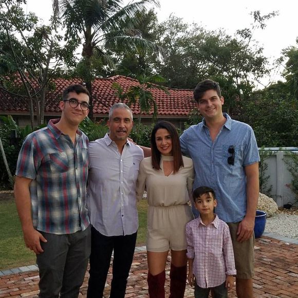 Meet your Posher, Yoania