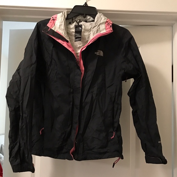 North Face Women's Resolve Jacket in Black/Pink