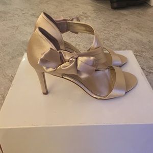 Never Worn Lulu Townsend Champagne Pumps!