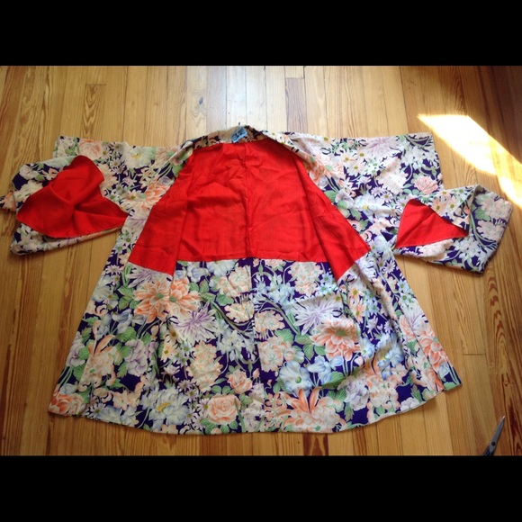 Vintage silk kimono. Excellent condition. - Picture 2 of 4