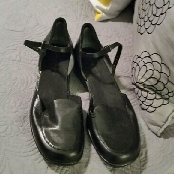 Shoes - Picture 2 of 3