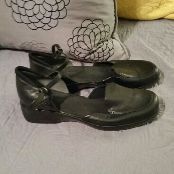 Shoes - Picture 3 of 3