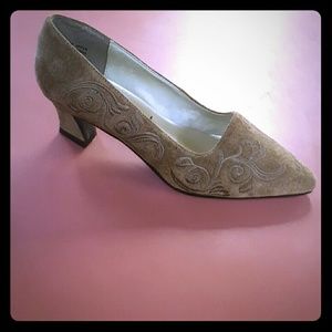 Ladies suede pumps taupe