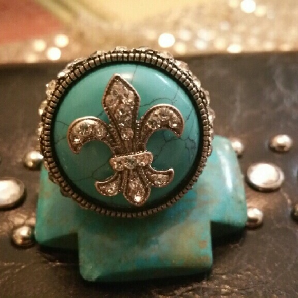 New Fluer de lis Stretch ring - Picture 1 of 2