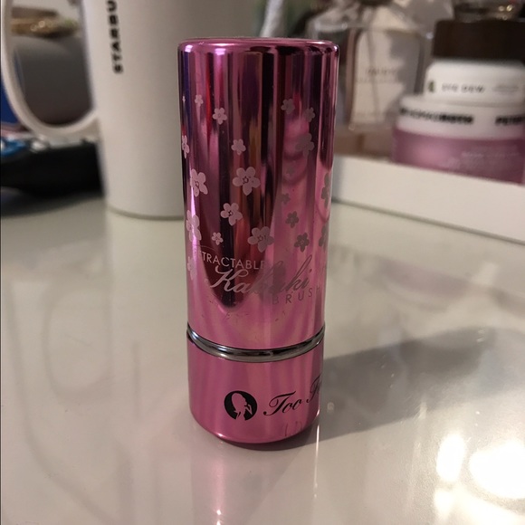 Too Faced Retractable Kabuki Brush